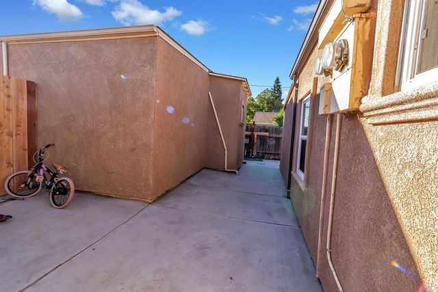 320 Acacia St, Lodi, CA 95240