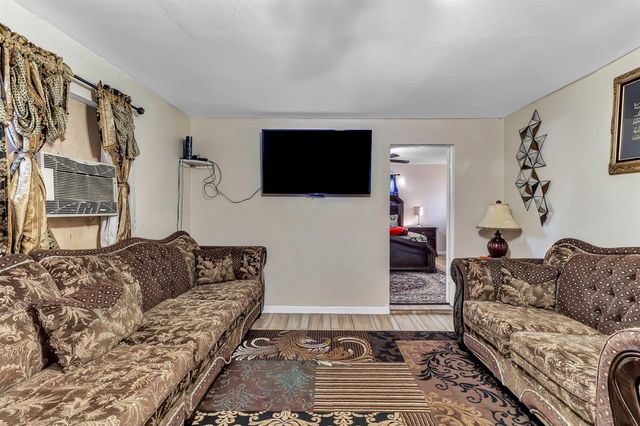 320 Acacia St, Lodi, CA 95240