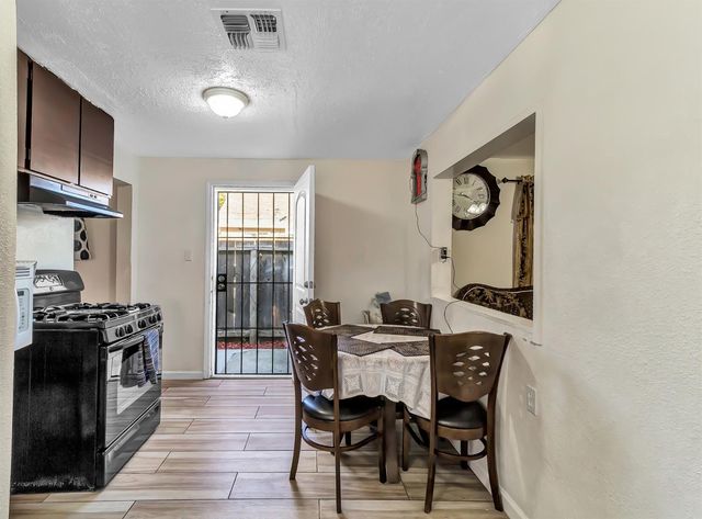 320 Acacia St, Lodi, CA 95240