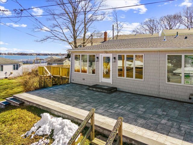 73 W Tiana Road 11, Hampton Bays, NY 11946