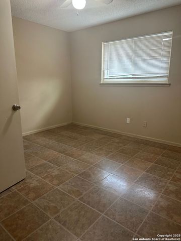 2129 Pat Booker Rd Apt 11, Universal City, TX 78148
