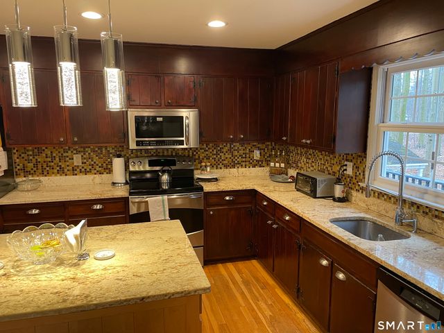 21 Fullmar Lane, Norwalk, CT 06850