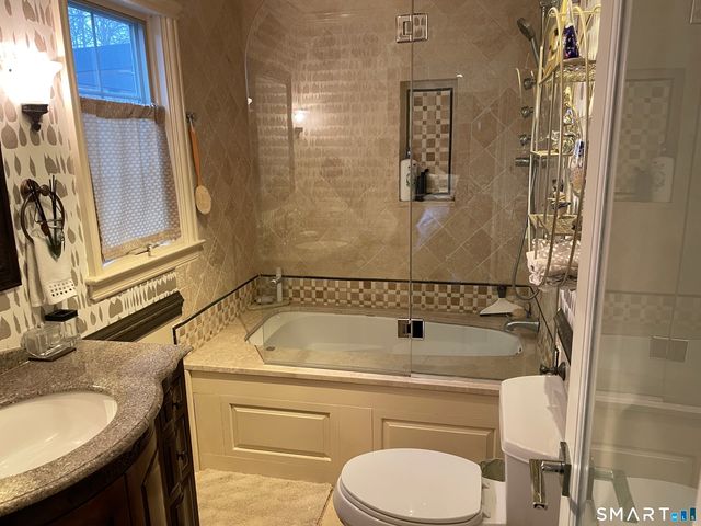 21 Fullmar Lane, Norwalk, CT 06850