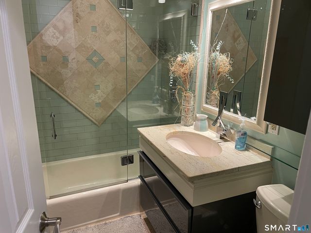 21 Fullmar Lane, Norwalk, CT 06850