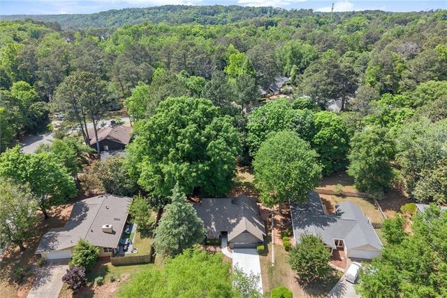 20 Sweetwood Court, Roswell, GA 30076
