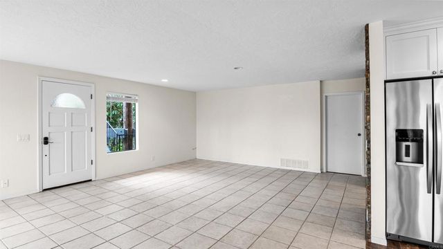 812 Kalpati Cir E, Carlsbad, CA 92008