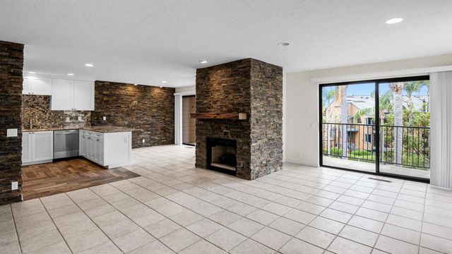 812 Kalpati Cir E, Carlsbad, CA 92008