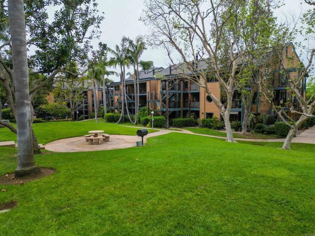 812 Kalpati Cir E, Carlsbad, CA 92008