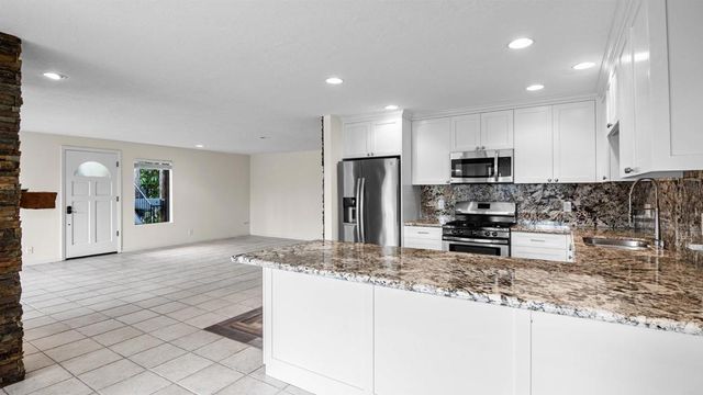 812 Kalpati Cir E, Carlsbad, CA 92008