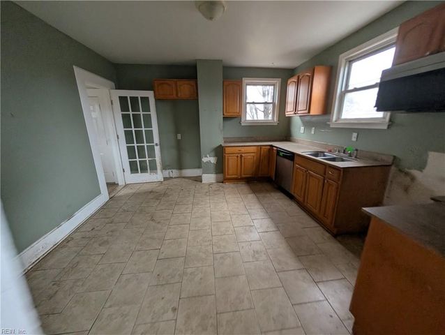 2123 Effingham ST, Portsmouth, VA 23704