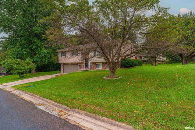 108 COUNTRY CLUB Drive, Pekin, IL 61554