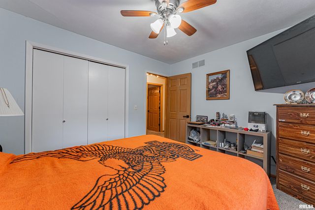 108 COUNTRY CLUB Drive, Pekin, IL 61554