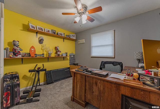108 COUNTRY CLUB Drive, Pekin, IL 61554