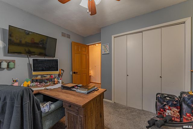 108 COUNTRY CLUB Drive, Pekin, IL 61554