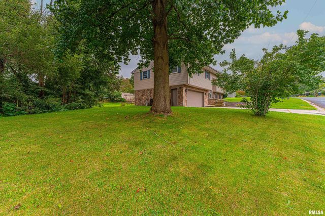 108 COUNTRY CLUB Drive, Pekin, IL 61554