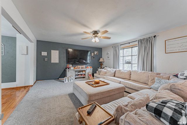 108 COUNTRY CLUB Drive, Pekin, IL 61554