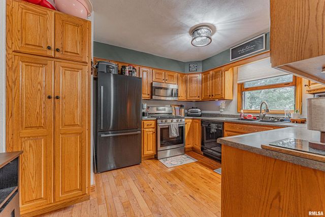 108 COUNTRY CLUB Drive, Pekin, IL 61554