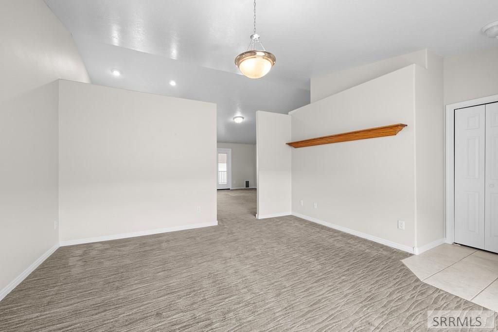 Image 10 of property listing at 3823 E Summerridge Cir, Ammon, ID 83406