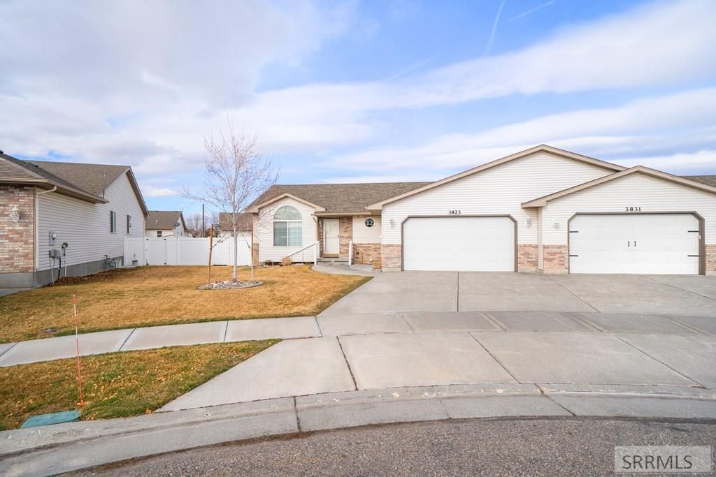 Image 3 of property listing at 3823 E Summerridge Cir, Ammon, ID 83406