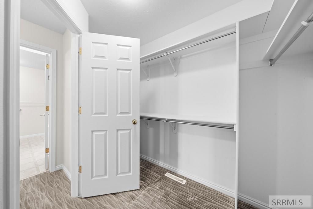 Image 35 of property listing at 3823 E Summerridge Cir, Ammon, ID 83406