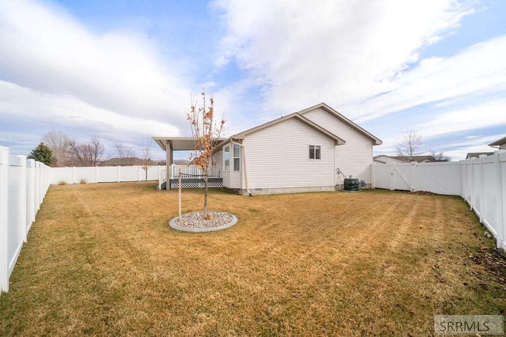 Image 38 of property listing at 3823 E Summerridge Cir, Ammon, ID 83406