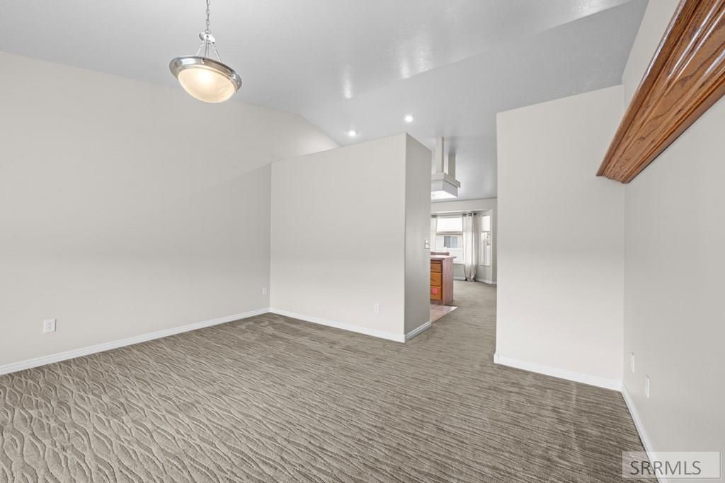 Image 8 of property listing at 3823 E Summerridge Cir, Ammon, ID 83406