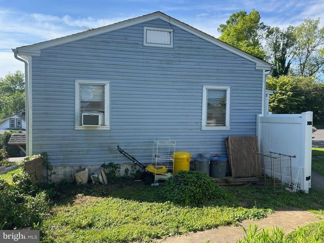 133 MAPLE AVENUE, Belmont Hills, PA 19004