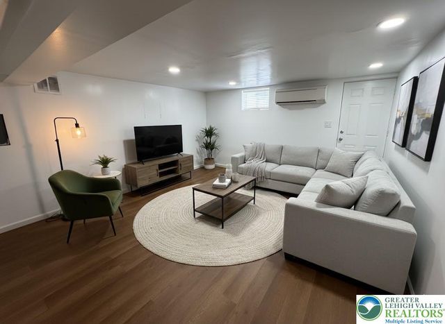 162 Independence Road, Smithfield Twp, PA 18301