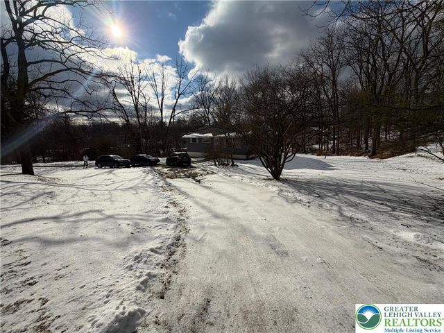 162 Independence Road, Smithfield Twp, PA 18301