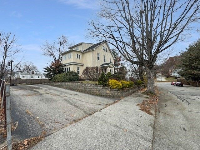 80 Delmont Ave, Worcester, MA 01604