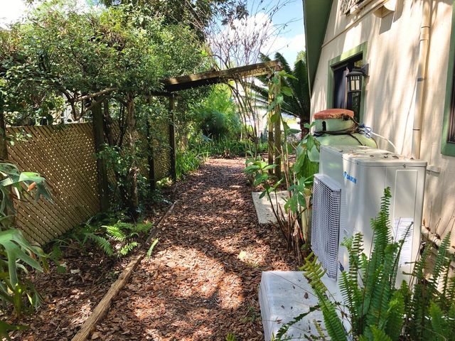 21004 NEGRIL COURT, Lutz, FL 33558