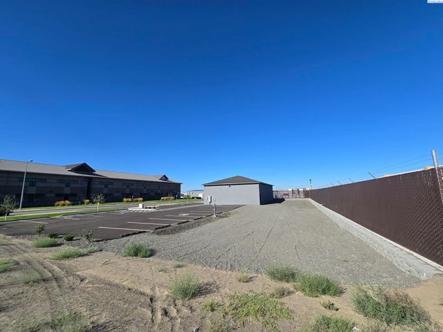 1505 E Spokane Street, Pasco, WA 99301