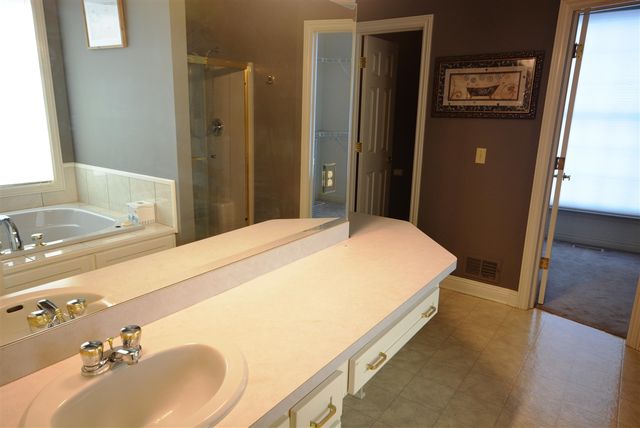 4696 Forest Creek Drive, Kalamazoo, MI 49009