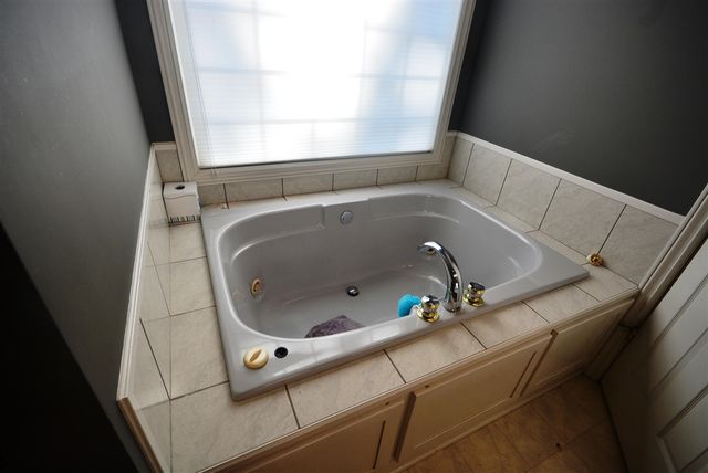 4696 Forest Creek Drive, Kalamazoo, MI 49009