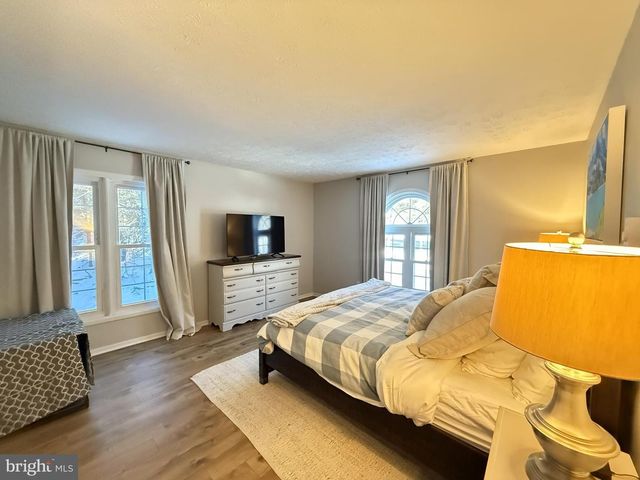 1570 SULLIVAN TRL, Tannersville, PA 18372