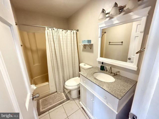 1570 SULLIVAN TRL, Tannersville, PA 18372