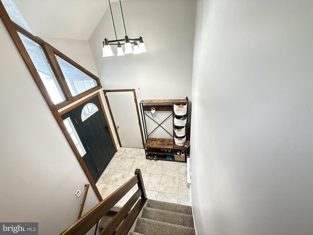 1570 SULLIVAN TRL, Tannersville, PA 18372