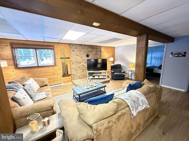 1570 SULLIVAN TRL, Tannersville, PA 18372