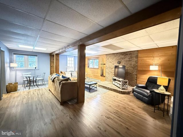 1570 SULLIVAN TRL, Tannersville, PA 18372