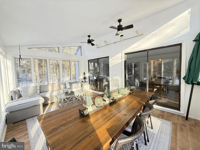 1570 SULLIVAN TRL, Tannersville, PA 18372