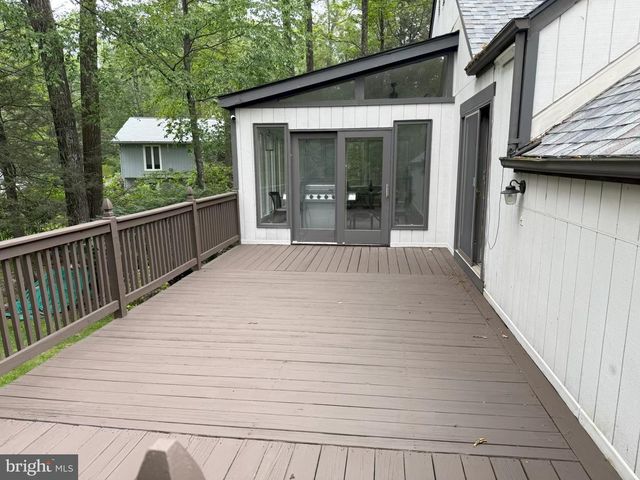 1570 SULLIVAN TRL, Tannersville, PA 18372