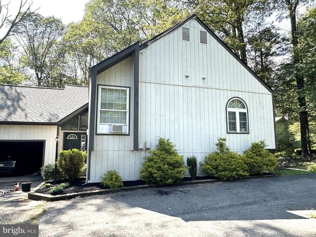 1570 SULLIVAN TRL, Tannersville, PA 18372