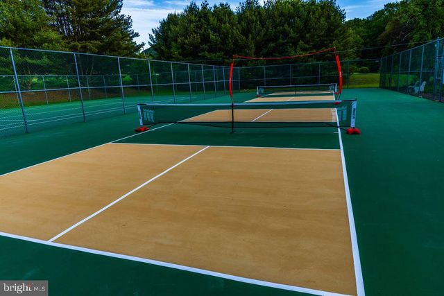 1570 SULLIVAN TRL, Tannersville, PA 18372