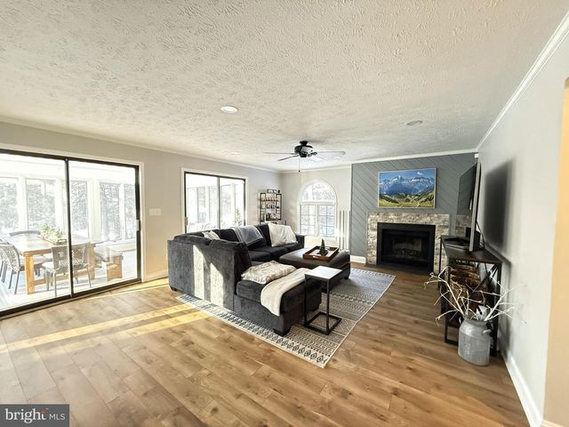 1570 SULLIVAN TRL, Tannersville, PA 18372