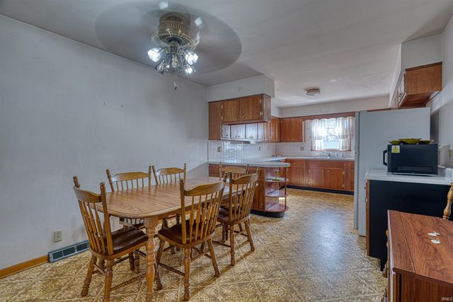 1300 Western Hills Drive, Evansville, IN 47720