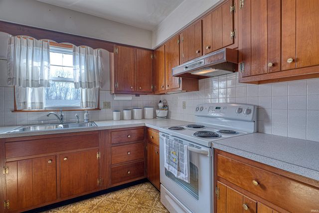 1300 Western Hills Drive, Evansville, IN 47720