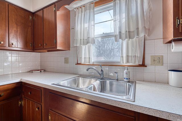 1300 Western Hills Drive, Evansville, IN 47720