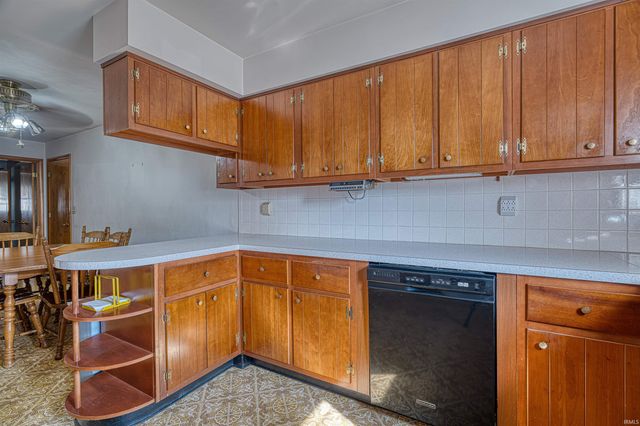 1300 Western Hills Drive, Evansville, IN 47720