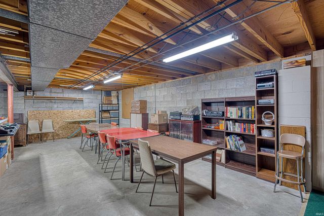 1300 Western Hills Drive, Evansville, IN 47720