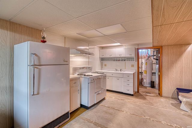 1300 Western Hills Drive, Evansville, IN 47720